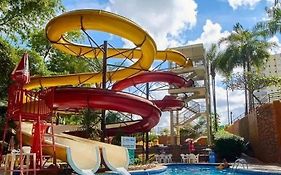 Golden Dolphin GRAND HOTEL - PISCINAS 24hrs - Roupas de Cama e Toalhas INCLUSAS - Apartamento COM VISTA